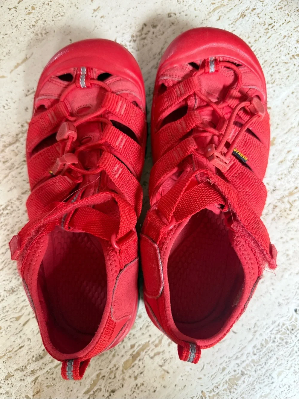EUC Big Kids KEEN Sandals. US Size 5